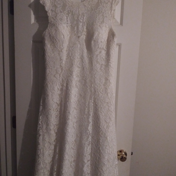 Wedding dress,veil,sash - Picture 3 of 4